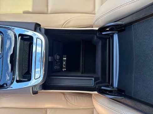 Used 2015 Jaguar XJ image 26