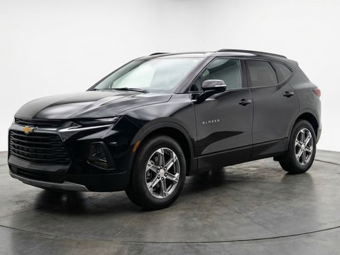 Used 2025 Chevrolet Blazer LT image 3