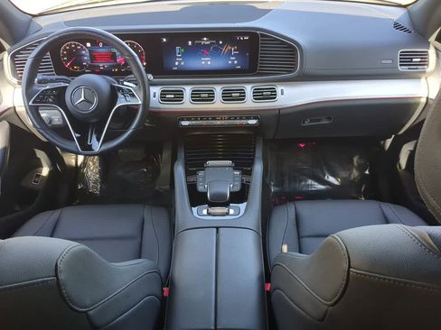 Used 2025 Mercedes-Benz GLS 450 4MATIC image 14