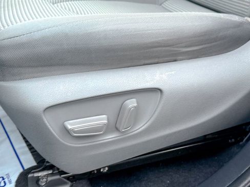 Used 2022 Toyota Highlander LE image 17