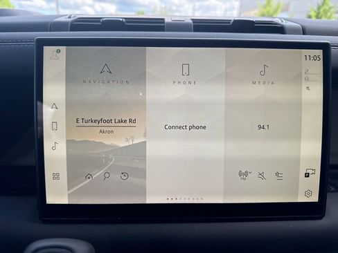 New 2024 Land Rover Defender 130 X-Dynamic SE image 17