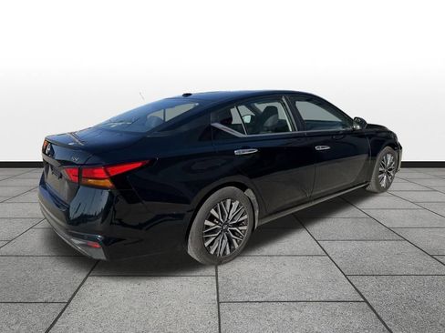Used 2024 Nissan Altima 2.5 SV FWD image 35