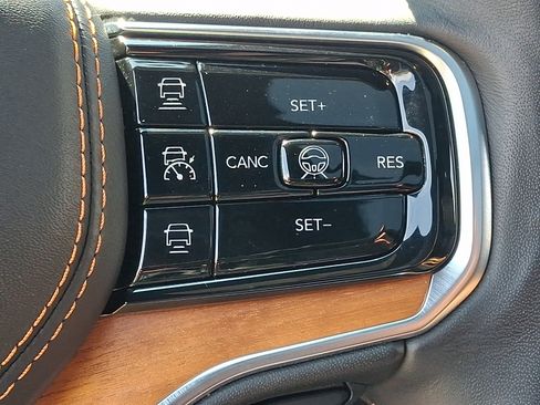 Used 2024 Jeep Grand Wagoneer Series III w/ HD Trailer Tow Package AWD/4WD image 22