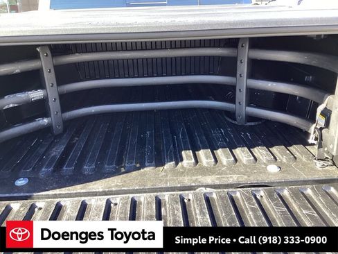 Used 2018 Toyota Tacoma Limited image 12