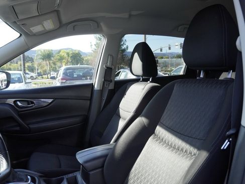 Certified 2020 Nissan Rogue SV image 16