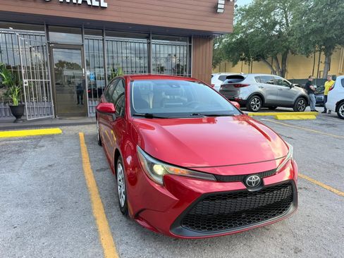 Used 2020 Toyota Corolla LE FWD image 3