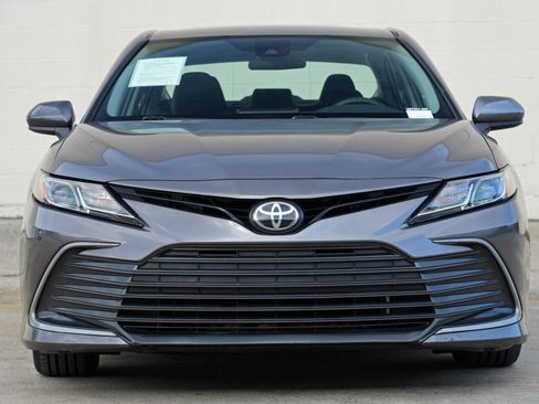 Used 2021 Toyota Camry LE FWD image 6