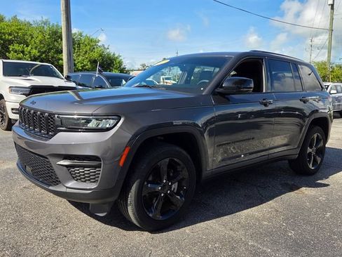 Certified 2023 Jeep Grand Cherokee Altitude AWD/4WD image 3
