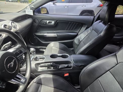 Used 2020 Ford Mustang Premium RWD image 6