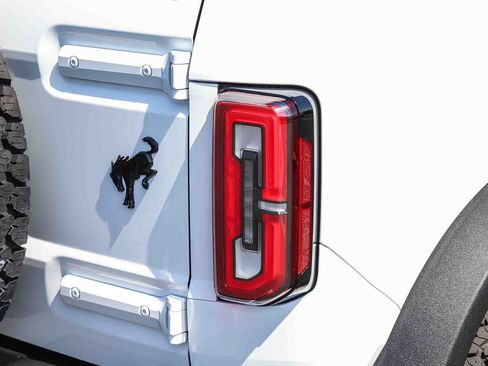 Used 2025 Ford Bronco Outer Banks AWD/4WD image 8