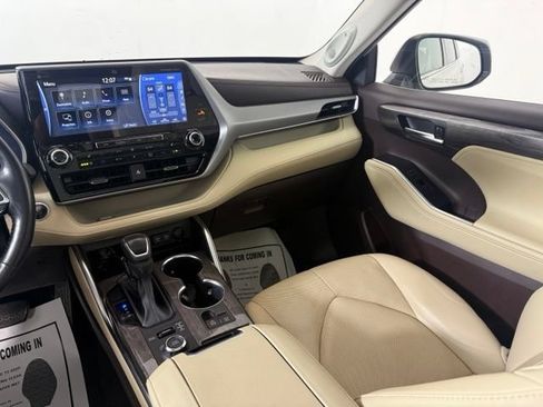 Used 2021 Toyota Highlander Platinum AWD/4WD image 20