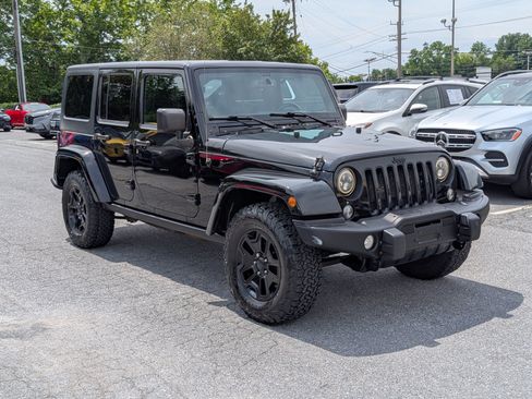 Used 2016 Jeep Wrangler Unlimited Sahara AWD/4WD image 7