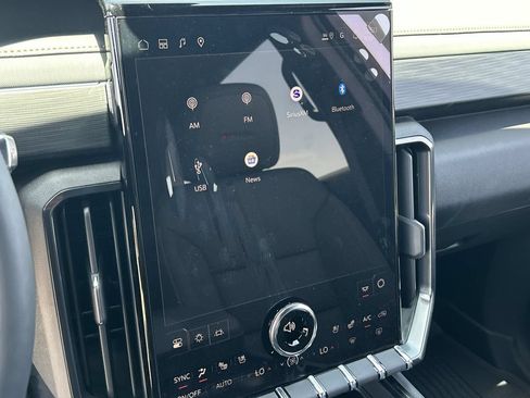 New 2026 GMC Acadia AT4 w/ Luxury Package AWD/4WD image 13