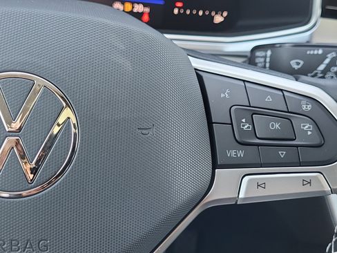 New 2025 Volkswagen Taos SE image 32