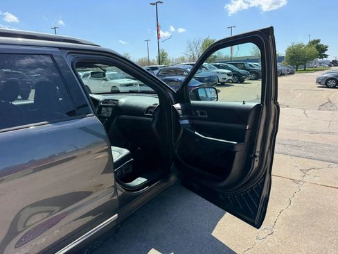 Used 2018 Ford Explorer XLT w/ Equipment Group 202A AWD/4WD image 25