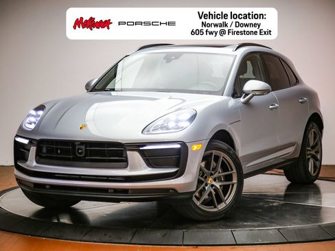 Used 2023 Porsche Macan AWD/4WD image 1