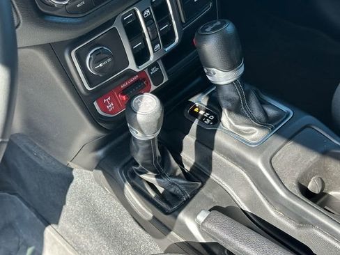 Used 2024 Jeep Wrangler Unlimited image 19