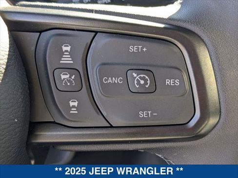 Used 2025 Jeep Wrangler Unlimited Rubicon image 17