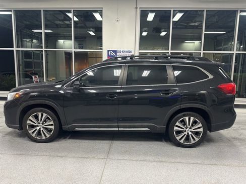Used 2022 Subaru Ascent Limited w/ Technology Package image 3