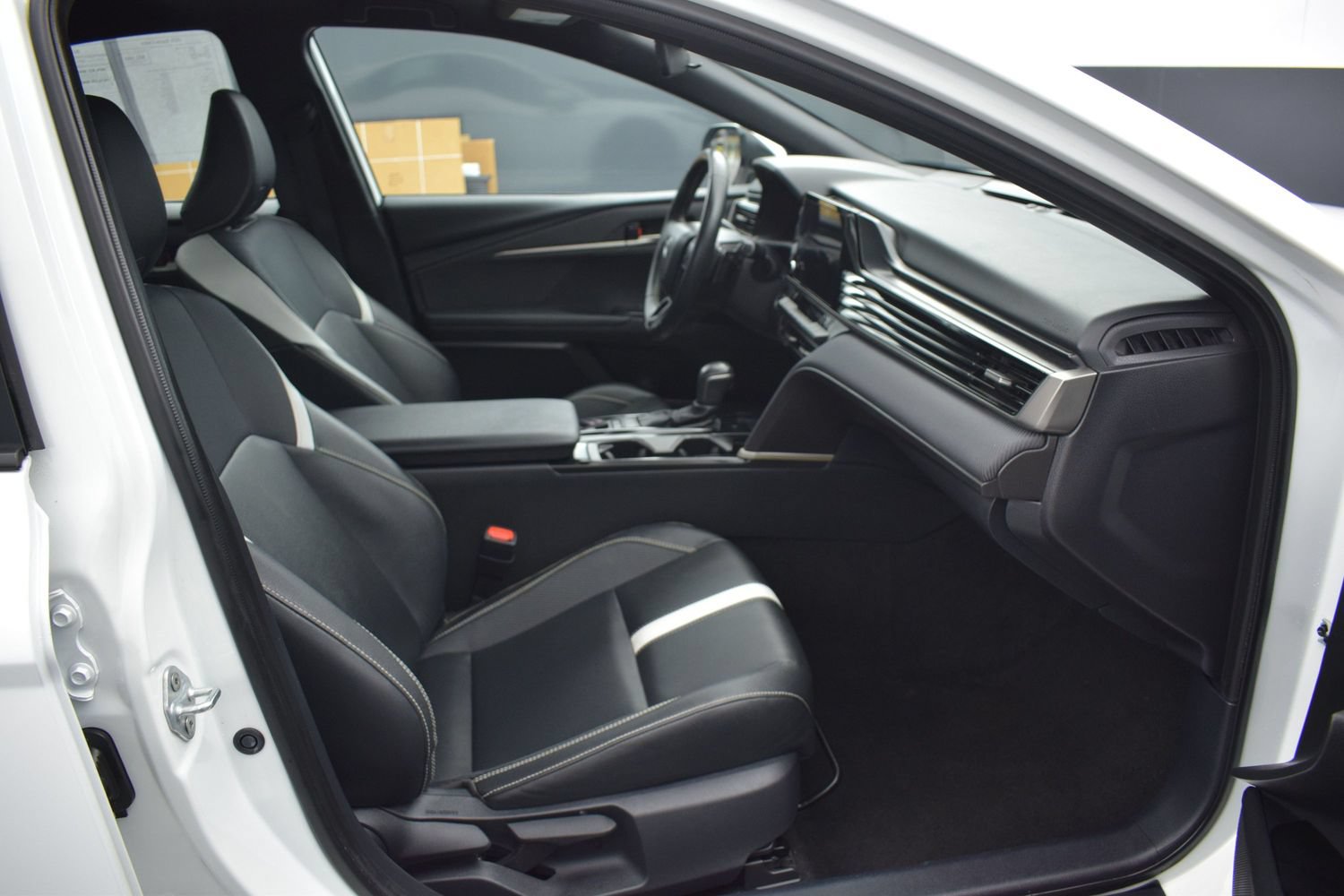 Used 2025 Toyota Camry SE FWD image 10