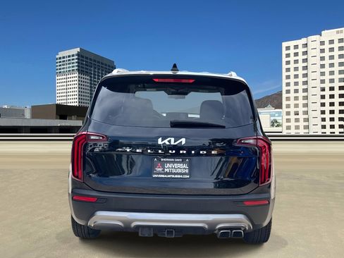 Used 2022 Kia Telluride EX w/ EX Premium Package image 4