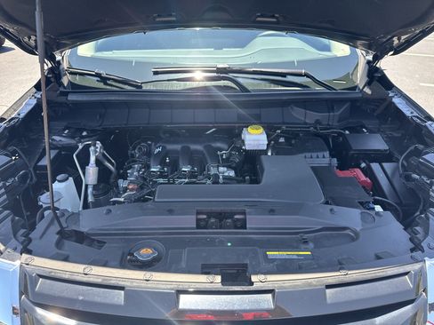 Used 2025 Nissan Pathfinder SV FWD image 38
