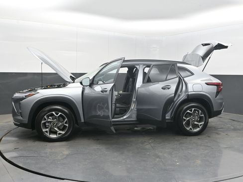 New 2026 Chevrolet Trax LT w/ Driver Confidence Package FWD image 44