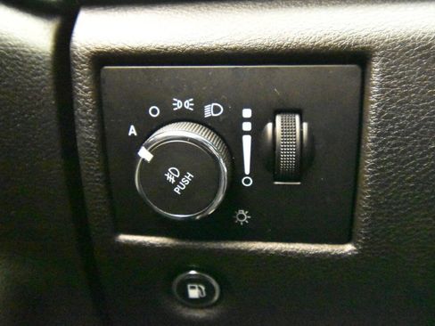 Used 2018 Jeep Grand Cherokee Limited image 30