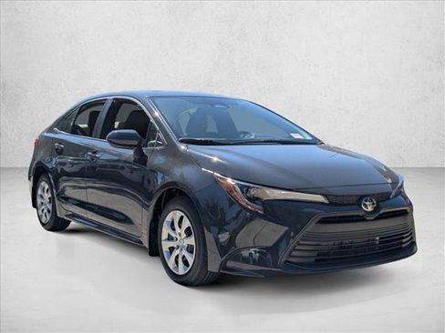 Used 2026 Toyota Corolla LE FWD image 6