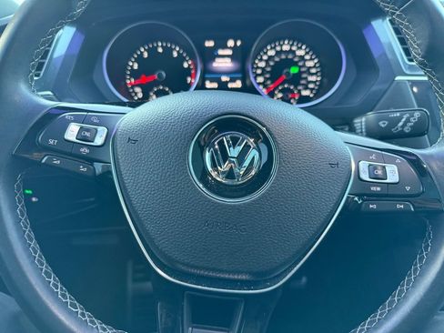 Used 2020 Volkswagen Tiguan SE R-Line image 20
