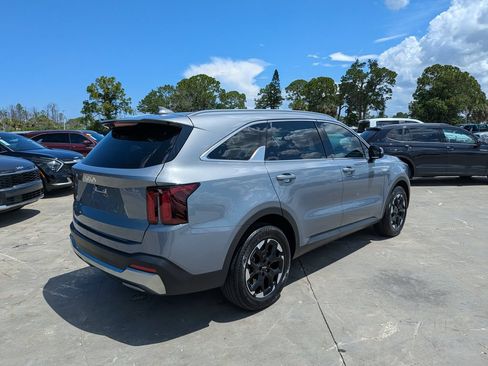 Certified 2025 Kia Sorento S FWD image 8