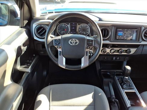 Used 2018 Toyota Tacoma SR image 7