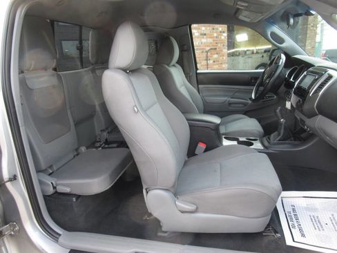 Used 2015 Toyota Tacoma 4x4 Access Cab V6 w/ TRD Sport Package image 10