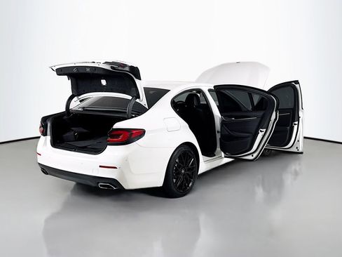 Used 2023 BMW 530e image 25