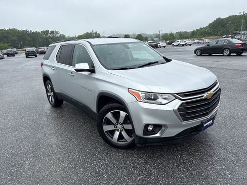 Used 2019 Chevrolet Traverse LT w/ LT Premium Package AWD/4WD image 3