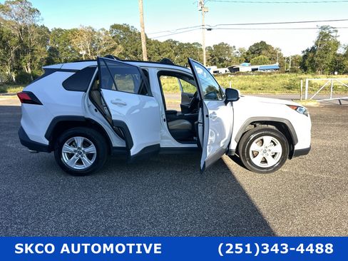 Used 2019 Toyota RAV4 XLE image 34