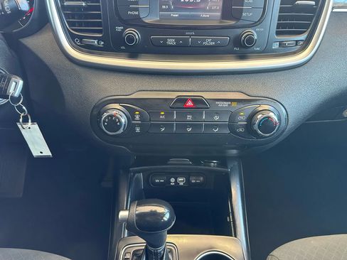 Used 2017 Kia Sorento LX Sport Utility 4D image 18