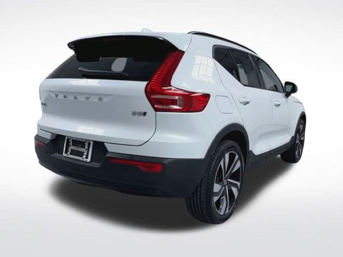 Used 2024 Volvo XC40 B5 Plus w/ Protection Package Premier image 25