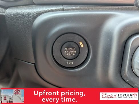 Used 2019 Jeep Wrangler Unlimited Sahara AWD/4WD image 19