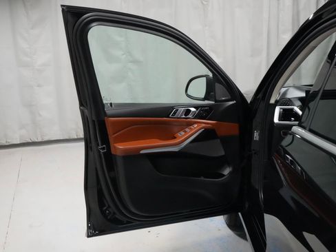 Used 2023 BMW X7 xDrive40i w/ Premium Package image 31