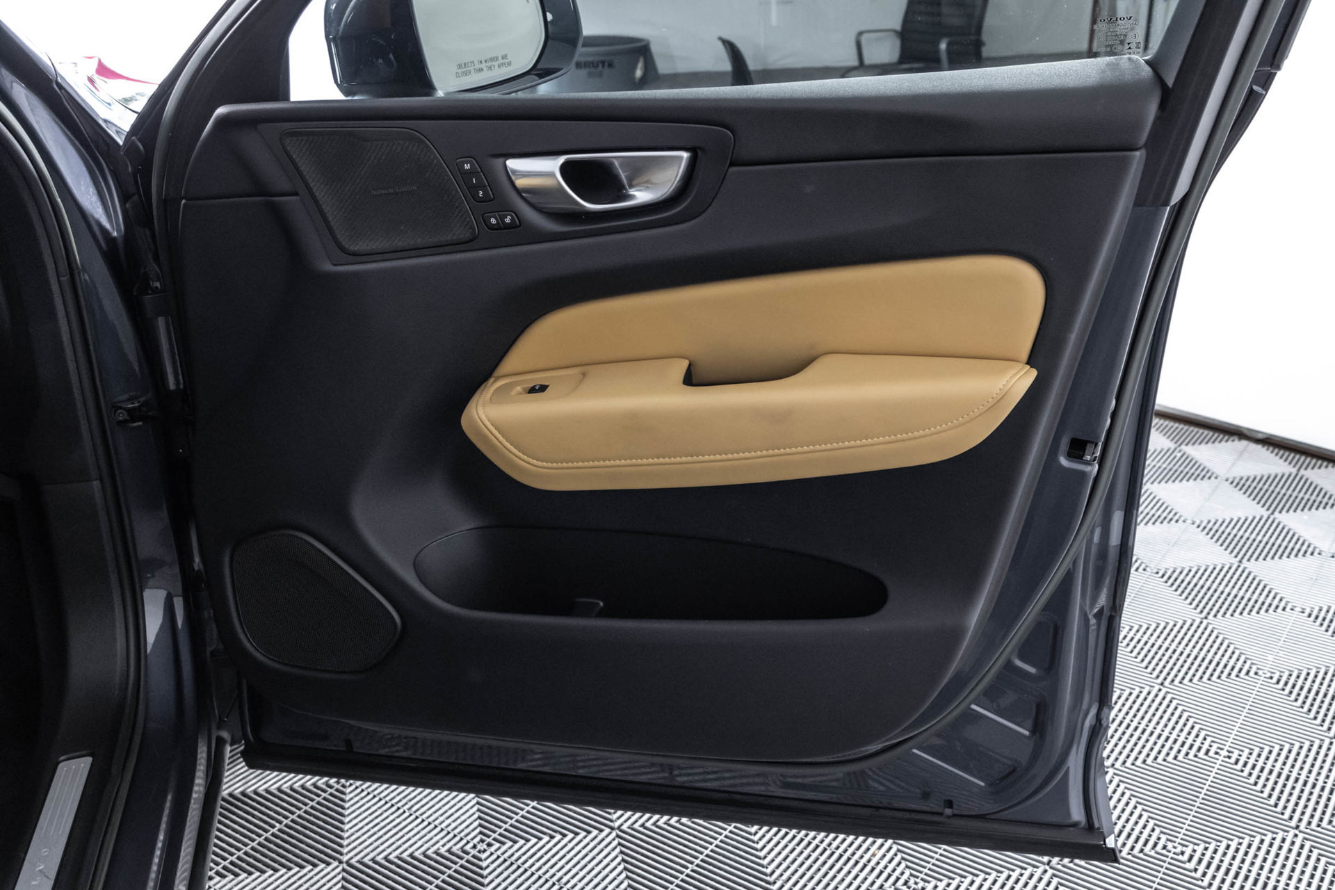 Used 2022 Volvo XC60 B5 Inscription w/ Protection Package Premier FWD image 43