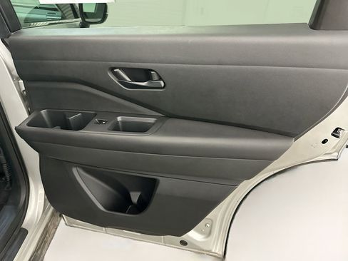 Used 2025 Nissan Pathfinder SV AWD/4WD image 32