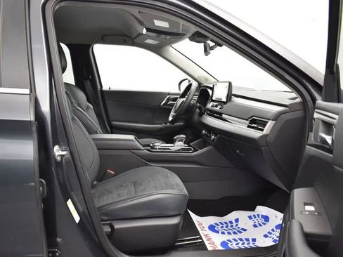 Used 2025 Mitsubishi Outlander SE image 17