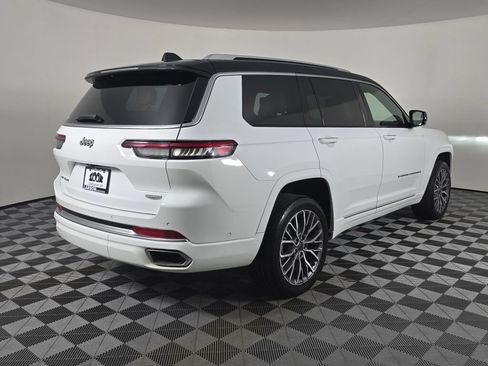Used 2023 Jeep Grand Cherokee L Summit AWD/4WD image 3