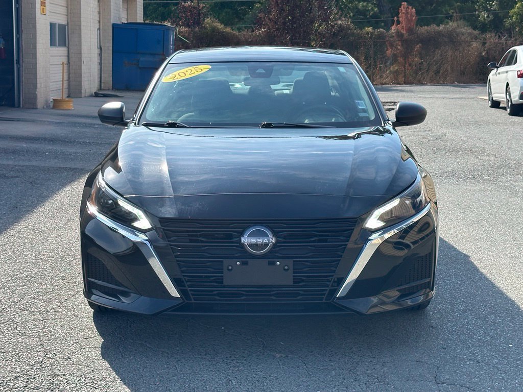 Used 2025 Nissan Altima 2.5 SV FWD image 10