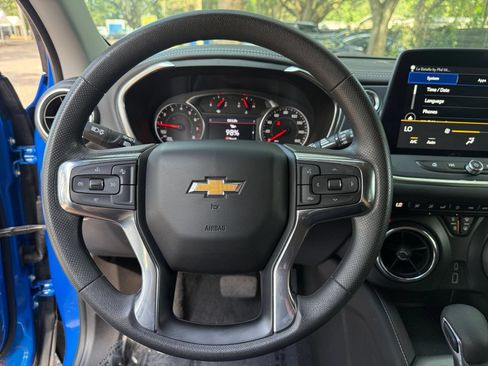 Used 2025 Chevrolet Blazer LT FWD image 21