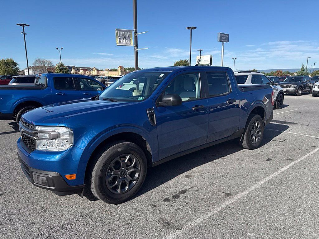 Used 2024 Ford Maverick XLT FWD image 2