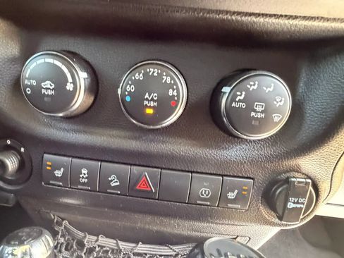 Used 2014 Jeep Wrangler Unlimited Sahara w/ Dual Top Group AWD/4WD image 19