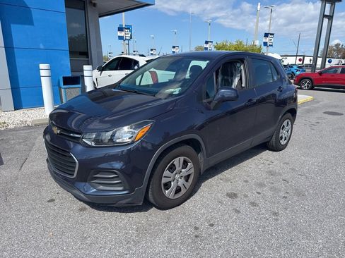 Used 2019 Chevrolet Trax LS image 2