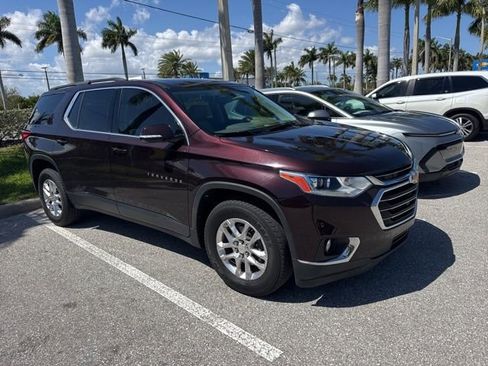 Used 2020 Chevrolet Traverse LT image 1